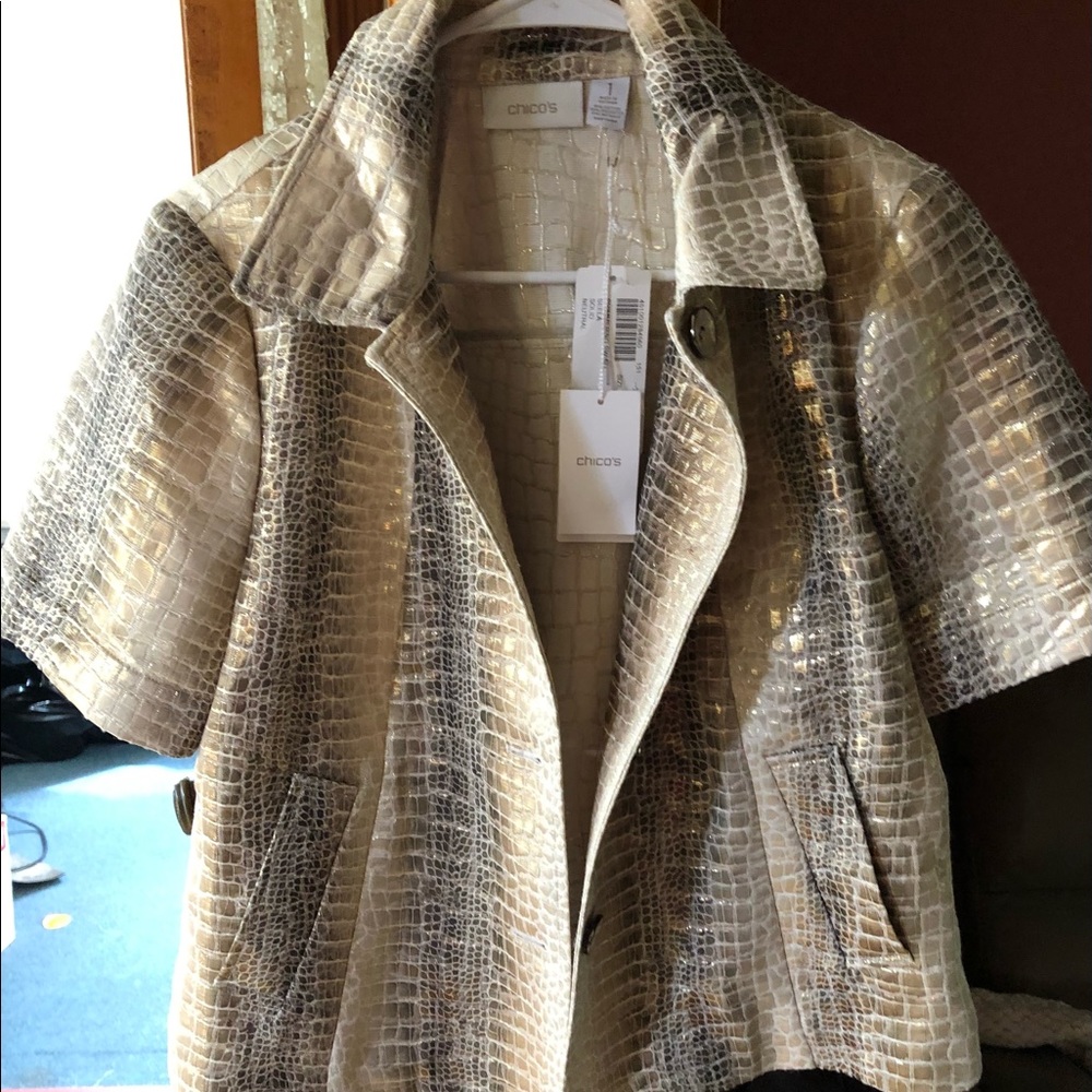 Great little jacket chicos gold multi tones fits great with pair of jeans
